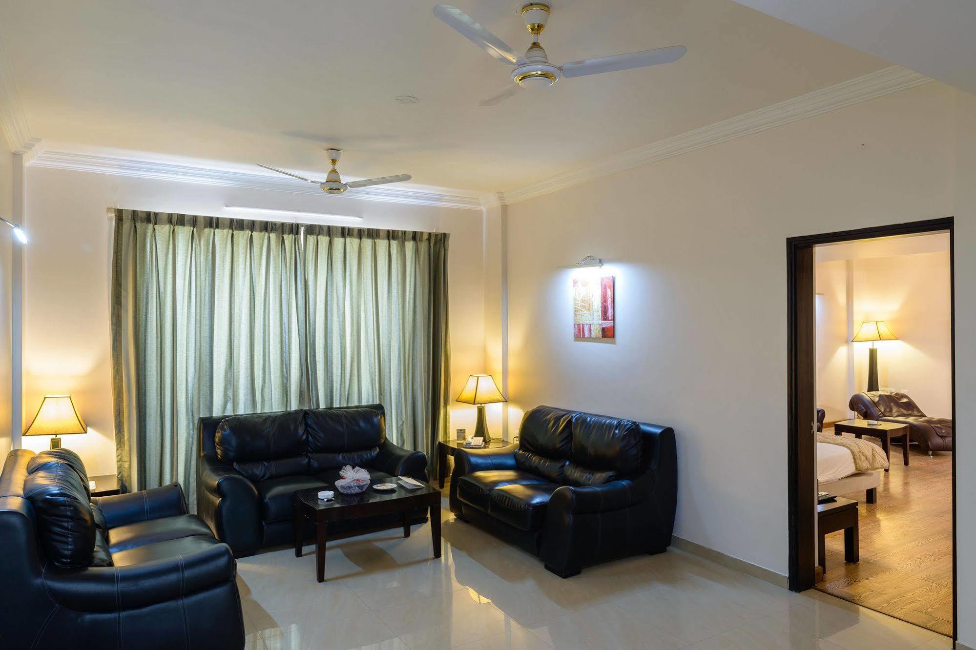 Quality Inn Palms Gandhidham Exterior photo