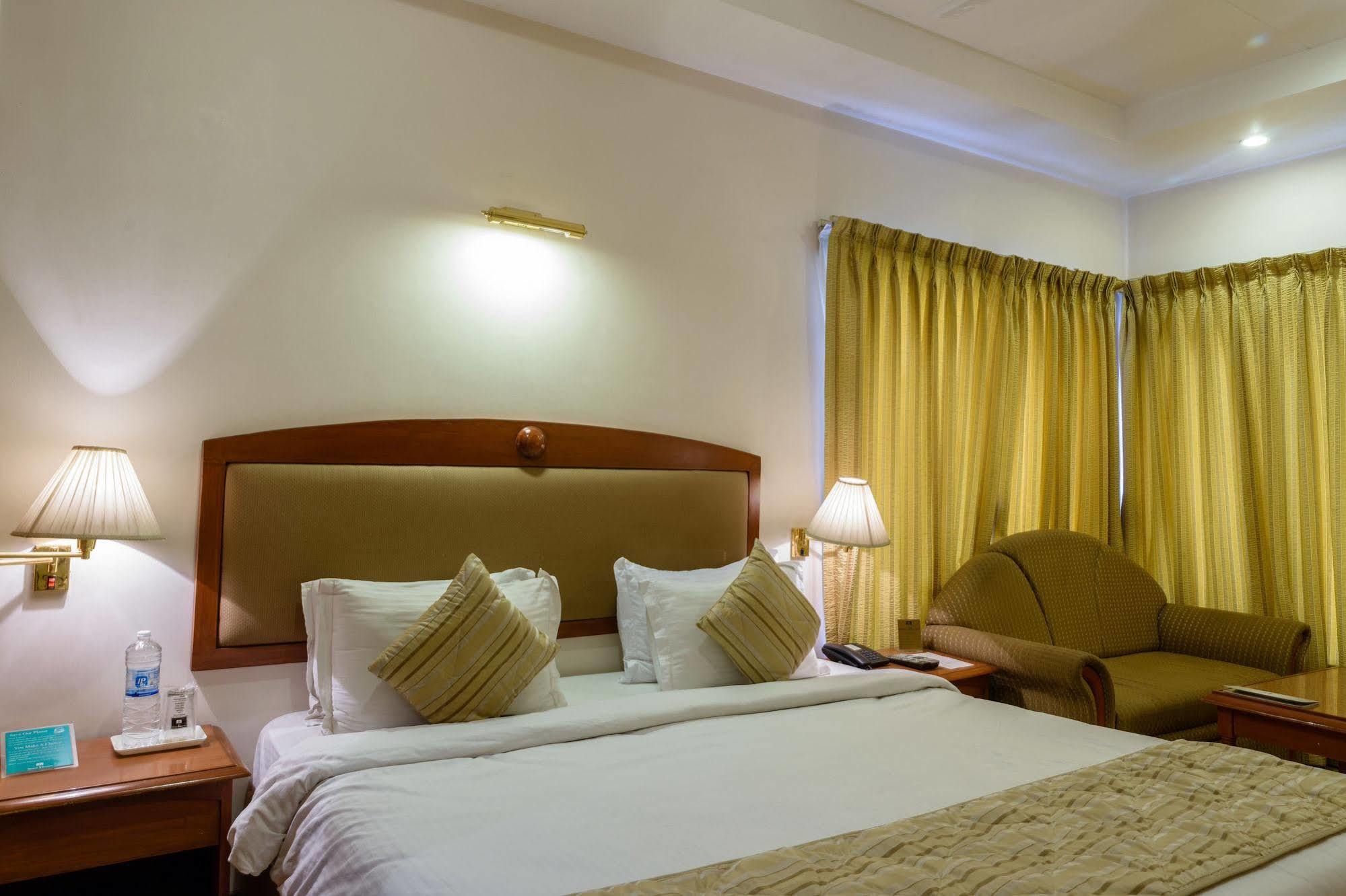 Quality Inn Palms Gandhidham Exterior photo