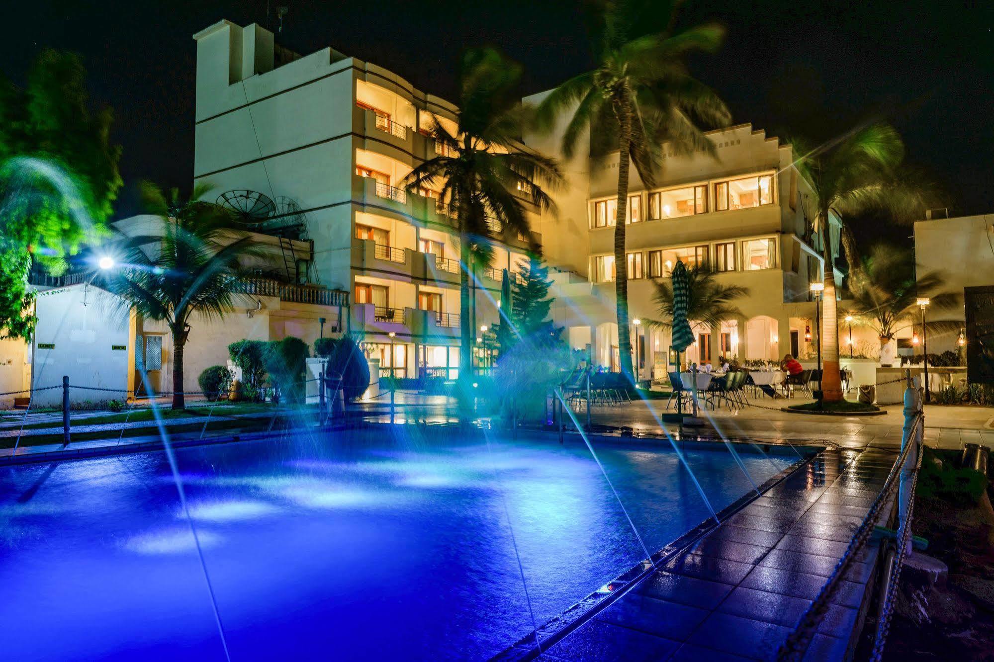 Quality Inn Palms Gandhidham Exterior photo